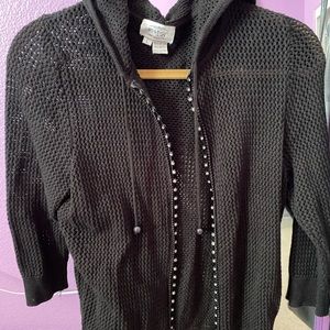 Black quarter sleeve zip-up